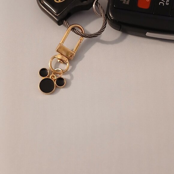 ✨3@$21 Wrist straps, Zipper pulls, Cell charms, Broochs, Necklaces - Picture 5 of 12